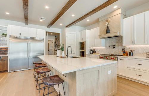 Game Room and Hot Tub! Lakefront Monkey Island Haven - Foto 9