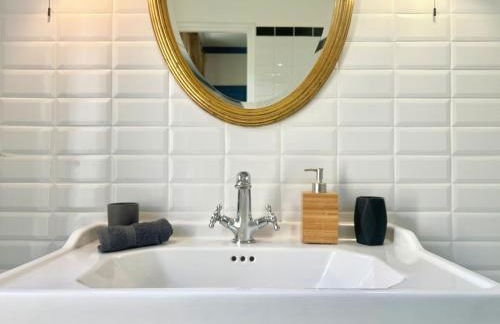 Bourgeois House - 16 personnes, Piscine, 6 chambres, 8 lits, 4 SDB, Centre-ville, CLIM - Foto 59