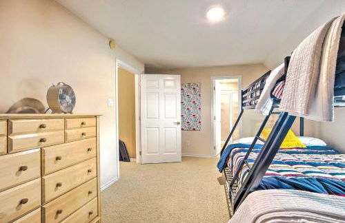 Beautiful Montgomery Home with Lakefront Deck! - Foto 34