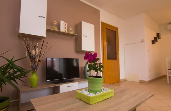 Refined and Timeless Krk Apartment With Terrace - Photo 11