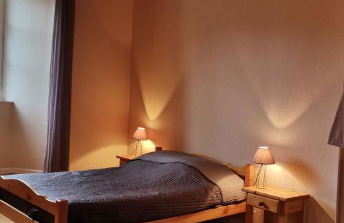 Ancien presbytère avec 3 chambres au pied d'une forteresse médiévale - FR-1-582-113 - Foto 2