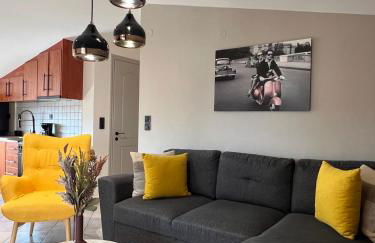 Demi DS, E1 - Photo 1