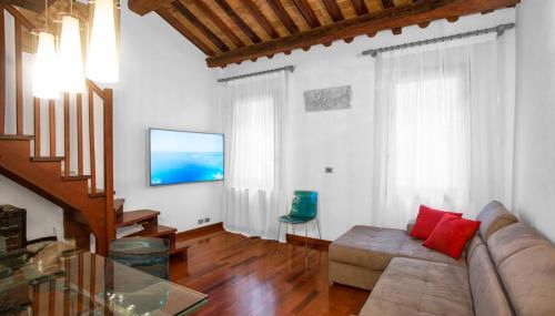 GuestHost - Elegant Apartment in Center of Padua - Photo 3