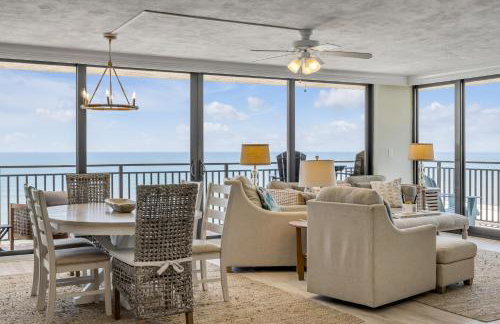 New dog-friendly Listing! Updated direct oceanfront with spacious balcony and heated pool - Foto 41