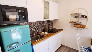 Monolocale con giardino privato, 1 minuto dal mare - Foto 5, stove, dishwasher, minibar