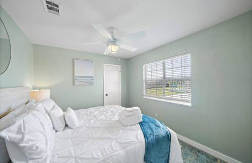 Beach Home with Cowboy Pool, Big Deck and Ocean View - Photo 10