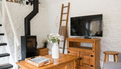 Cosy Cotswolds Farm Stay with Log Burner - Peaceful Winter Retreat - The Dairy - Foto 2