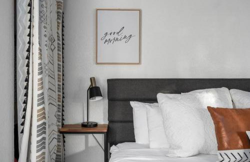 MODERN - Mins to Beach - Walk to Downtown - Free parking - Foto 19