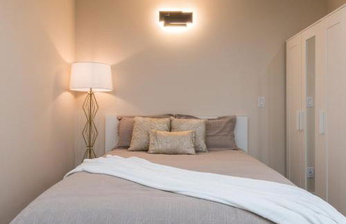 Beautiful place with a great location, free parking, WiFi & large TV. - Foto 17