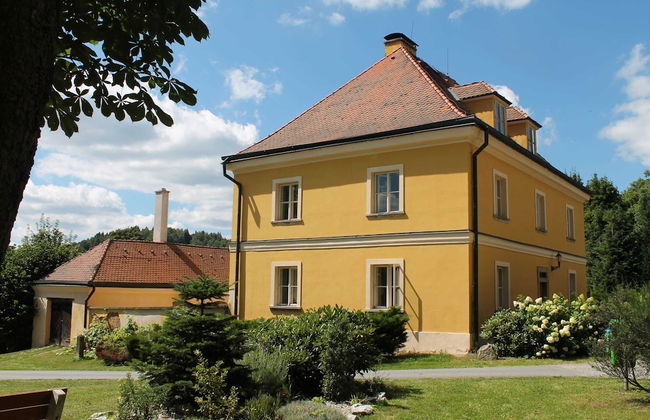 Former Parsonage in Western Bohemia - Foto 1