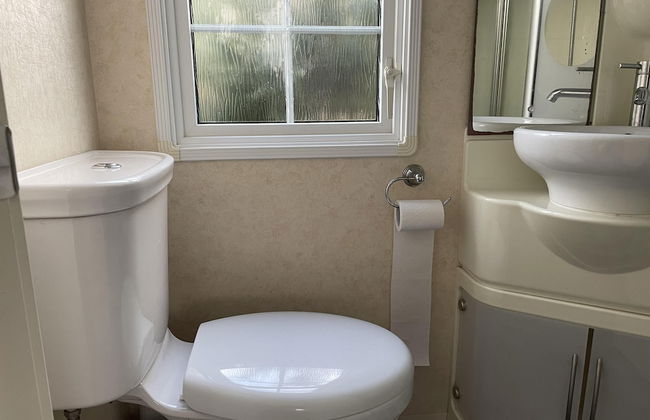 Captivating 2-bed Static Caravan on Private Land - Photo 12