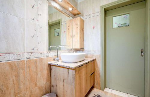 Eretria Panorama Seaview Retreat with Balcony - Photo 18