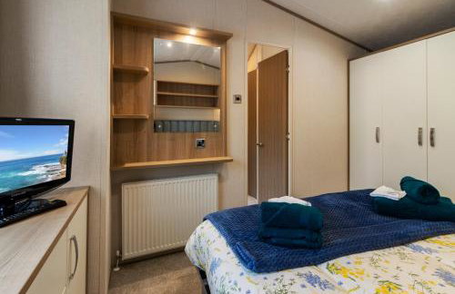 Lake View Holiday Home - Fishing Lakes, Heated Outdoor Swimming Pool 500yrds on Sister Park , Pool Open April to September - Foto 16