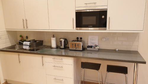 London Luxury Apartments 3 Bedroom Sleeps 8 with 3 Bathrooms 5 mins Walk to tube station free parking - Foto 2