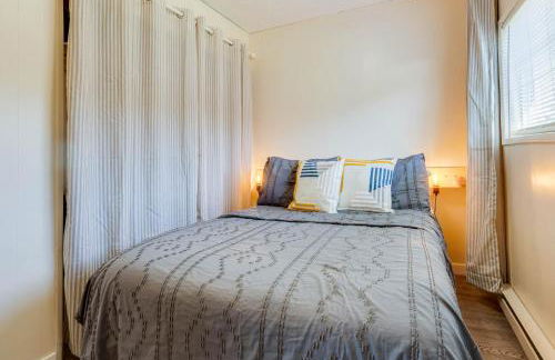 Ocean Front Duplex with Views! Dog Friendly -Surfside Cottage South - Foto 12