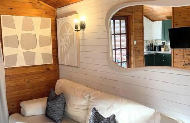 Otter 1 - Private Hot Tub - Bali Inspired Lodge - Bath - Longleat - Wiltshire - Photo 68