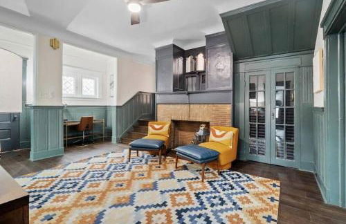 Luxury Living: Grand 7BR/5BA near Everything - Photo 45