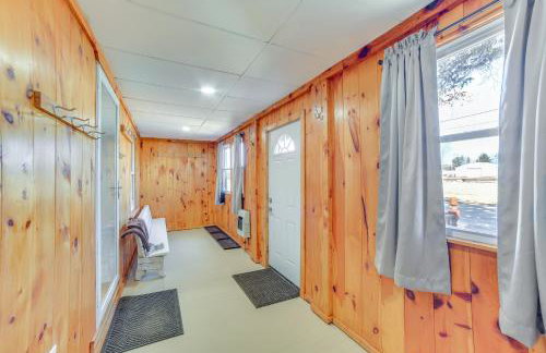 All-Season Seney Home with Private Yard and Fire Pit! - Foto 22