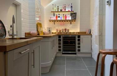 Boutique Bath apartment with 2 beautiful bedrooms - Photo 8