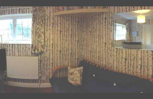 Crescent Cottage, sleeps 8, pet friendly - Photo 20