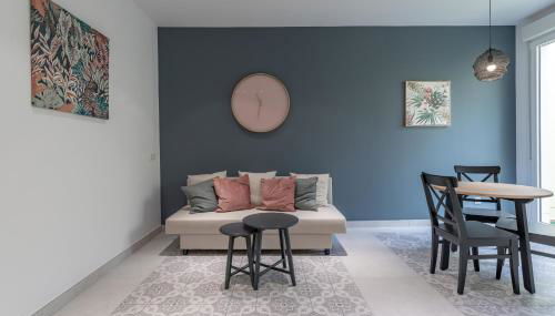 Chic & Comfortable Apartment, Private Terrace - Photo 3