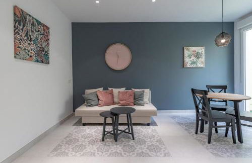 Chic & Comfortable Apartment, Private Terrace - Photo 3