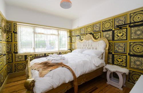 Deluxe 2 Bed Versace Bungalow Hot Tub, Sky TV, Cinema Screen Saffron Walden - Foto 25