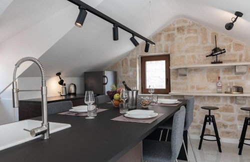 Charming stone apartment with jacuzzi in center of Omiš - Foto 42