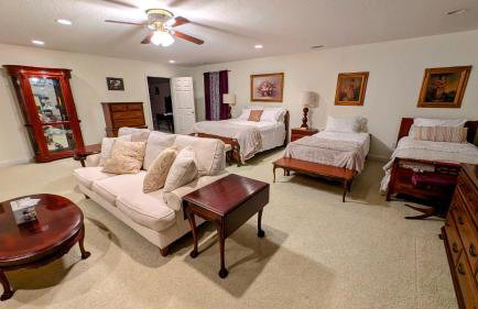 Midway Manor - Private Events, Weddings, Reunions - Foto 54