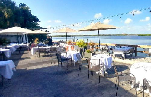 Newly remodeled 8-steps to sand path of Beach! Unit D - Foto 59