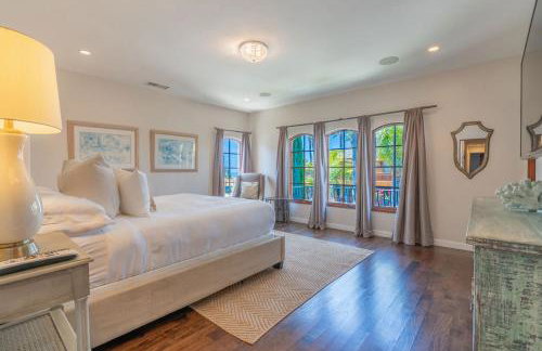 Mediterranean Beauty with Rooftop Deck and Views - Foto 3