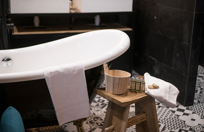 The Royal Elysée Suite - Photo 21