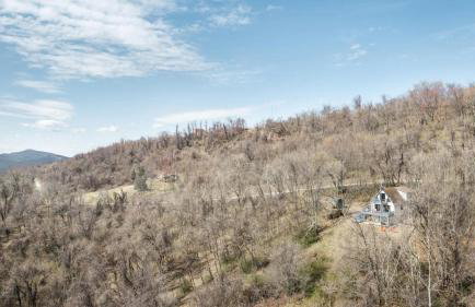 Cozy cabin w hot tub fire pit & ski access - Foto 47