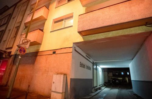 Livemore24 - Apartment 3 in Duisburg WLAN - Smart-TV - 24-7 Check-in und Küche - Foto 24