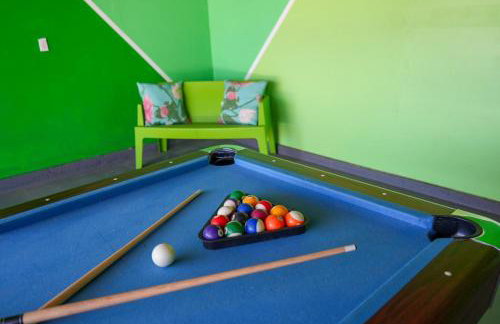 The Pink Cactus - Desert Retreat - Luxe Pool, Golf & Game Room - Foto 11