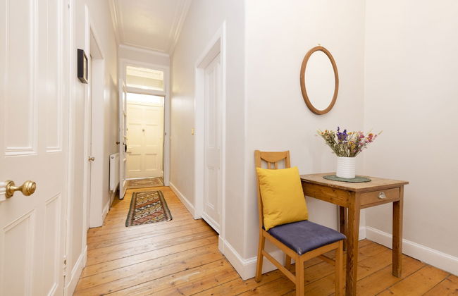 JOIVY 3-Bed Meadows Flat Near Castle & Royal Mile - Photo 23