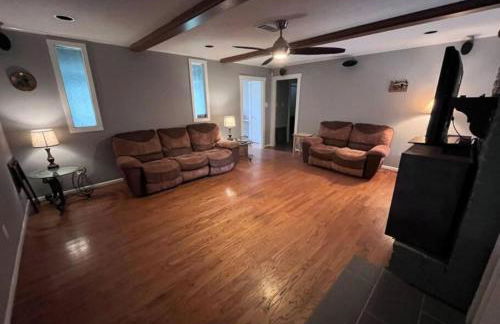 Cozy Escape WGameRoom HSWifi Aprox10Min to NRG - Foto 2