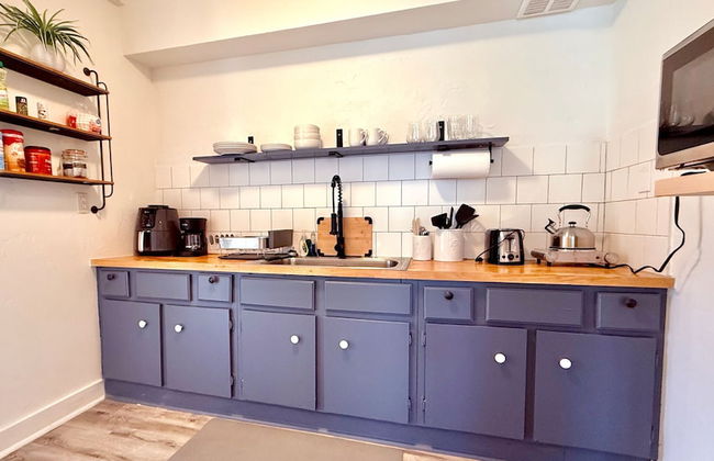 Renovated 2BR Near Paseo With Wifi Smart TV 31B - Photo 6