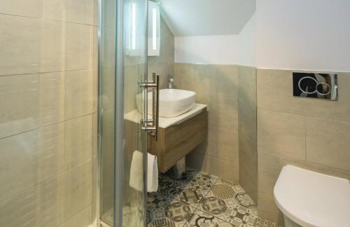 Modern 4-Bed Home Spacious & Comfortable - Pass the Keys - Foto 40