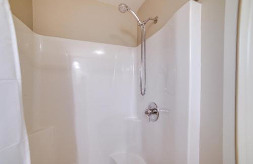 Jackson Lakefront Getaway w/ Balcony, Dock Access - Foto 17