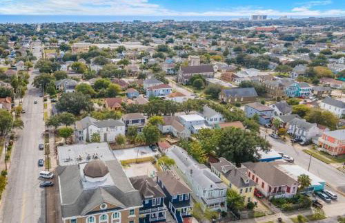 Cozy Home Near Downtown with a Pool and Fire Pit - Foto 29