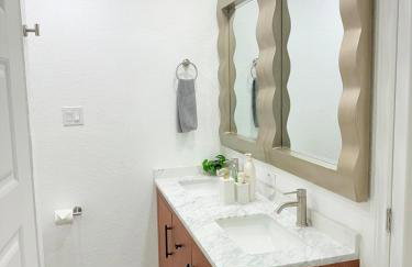 Arlington Entertainment District Home Purple Door - Foto 14