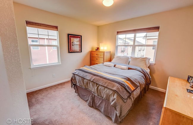 3BR Downtown Townhome /w Stunning Balcony Views! - Photo 10