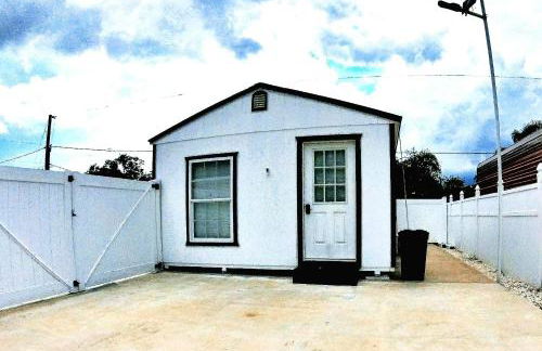 All modern Studio with private entry & parking. - Foto 6