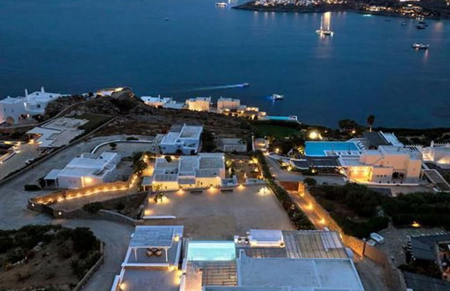 Stunning Villa With Panoramic View - Photo 44