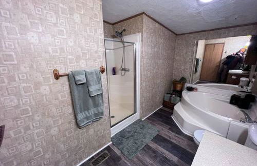 Bern's Summit Solitude: Stream-Front Serenity - Photo 3