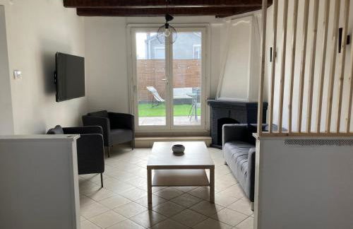 Belle maison avec grande terasse à 10 minutes en train de Paris centre et 6 min à pied de la gare et du centre ville - Foto 1