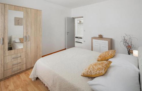 Lovely Home In Tinjan - Photo 40