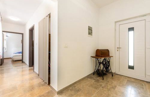 Beautiful villa Eden with pool and jacuzzi immersed in the vegetation - Foto 9