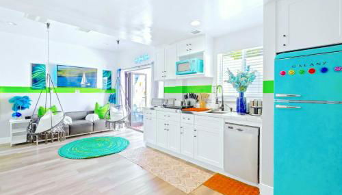 D- Hip & Stylish NoHo Family-Friendly Home near Universal & Hollywood with Patio - Hot Tub - Games - & Parking - Foto 3, stove, dishwasher, toaster